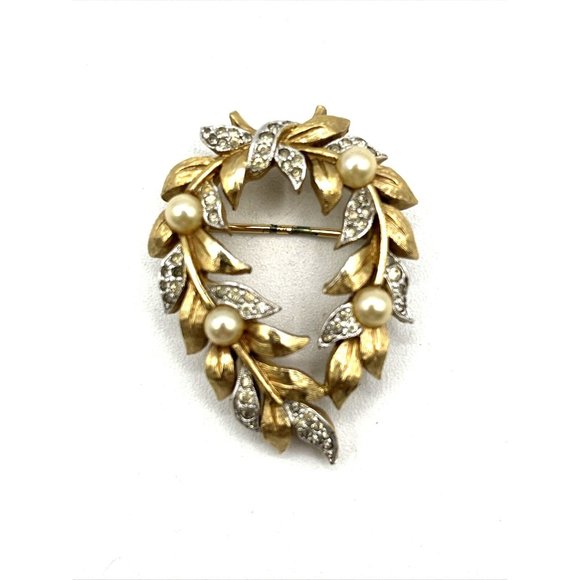 Vintage PANETTA Brooch Rhinestones Faux Pearl Wreath Swirl Pin Brooch - Picture 3 of 10